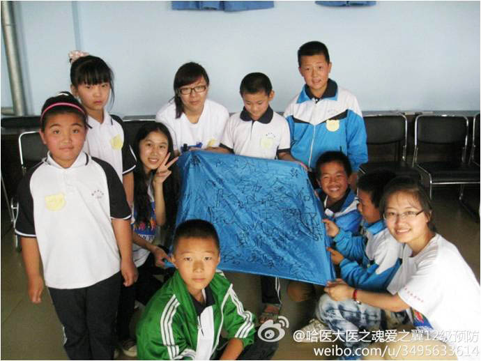 �����I�t�ƴ�W���t֮�ꡤ��֮����������`�Fꠣ� 7��8�Ձ��������I�p�����d�WУ�M��֧�̻�ӡ��F�����ֽM�������ķ����������ӂ��ֳ��Ă�С�M���D��һ��С�M�ĺ��ӂ���꠆T������Ϻ��¿�̖�����֡�