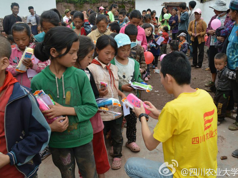 7��28�գ����v��2����С�r��ɽ·���Ĵ��r�I��W����·ꖹ⡱�F꠻I���Đ������Y��꠆T�ʹ���Ĺ�ͬŬ�����\���˴���K���͵��˺��ӂ������ϡ�