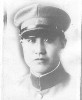 ���ߣ��h�壬�|���d���ˣ�1908������������ڵ�����ͥ���x�켽܊�^�Γ�܊˾��T��1924���M��|���v���ã����I����У����У�̹١�1931�����Rռɽ�������У���٣������˽��򿹑�Ȍ�������1936���κӱ����h��܊��У�����L��1938��8���ʲ����x����꠱��x�켽܊�^��ʽ������x�켽܊�^�Γ�܊������˾��T��1939������Ї����a�h��1940���ڰوF����Љ��Ҡ������r��32�q��