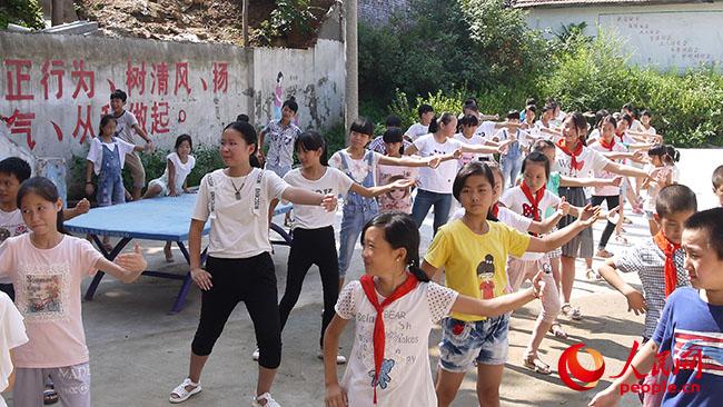 ���ϿƼ���W��һ��һ·���x��֧���c���ʷ�ؚ�{�Ќ��`�F��������ꖿh��¹ɽ悴u�ŸG���_չ�x��֧�̺ͷ�ؚ�{�У��D��־Ը�߽̺��ӂ�̫�Oȭ�����F��ṩ��