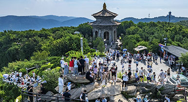 江蘇連云港：花果山游人如織