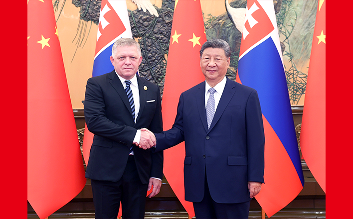 習近平會見斯洛伐克總理菲佐